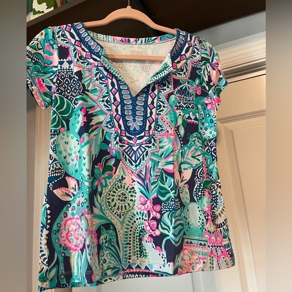 Lilly Pulitzer Tops - NWT Lilly Pulitzer Short sleeve. X-Small Alora Top
